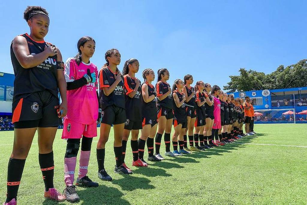 Folha de S. Paulo – Mônica Bergamo | CDHU realiza 2ª Copa de Futebol para jovens da ZL em SP – 06/10/2026